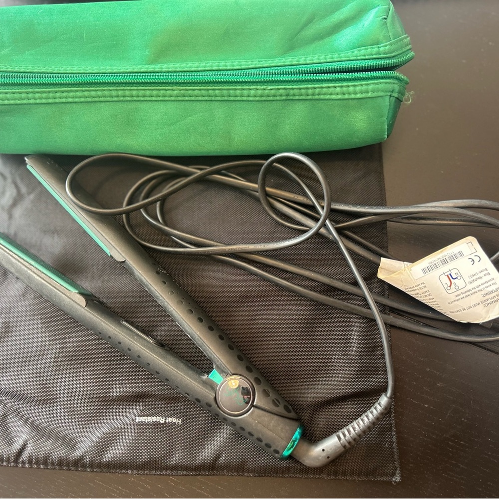 ghd Platinum Hair Straightener: matching case & European Plug